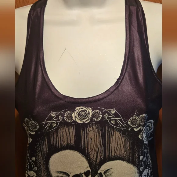 Hot Topic NWOT "Immortal Lovers" Skull Graphic black Tank Top szM - Picture 4 of 6